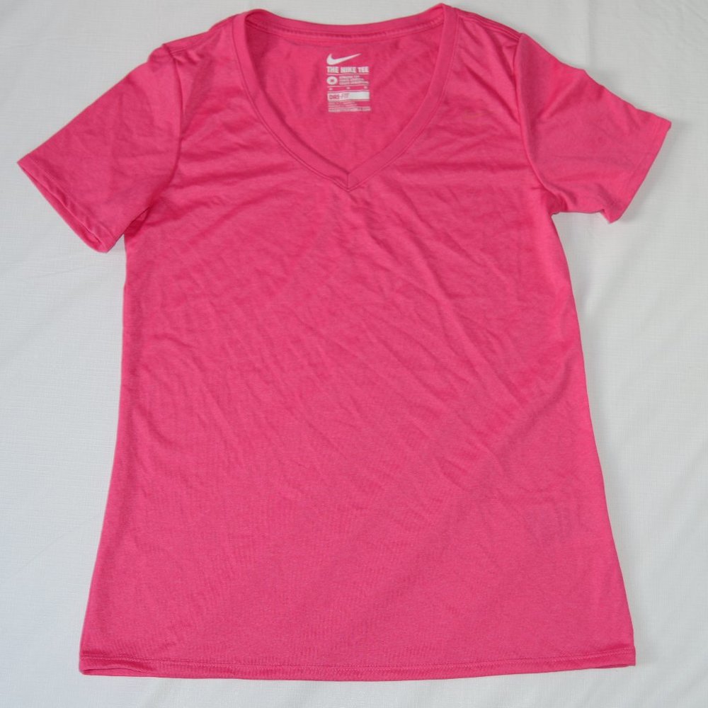 THE NIKE TEE ATHLETIC CUT DRI-FIT Color Magenta Size M (New).